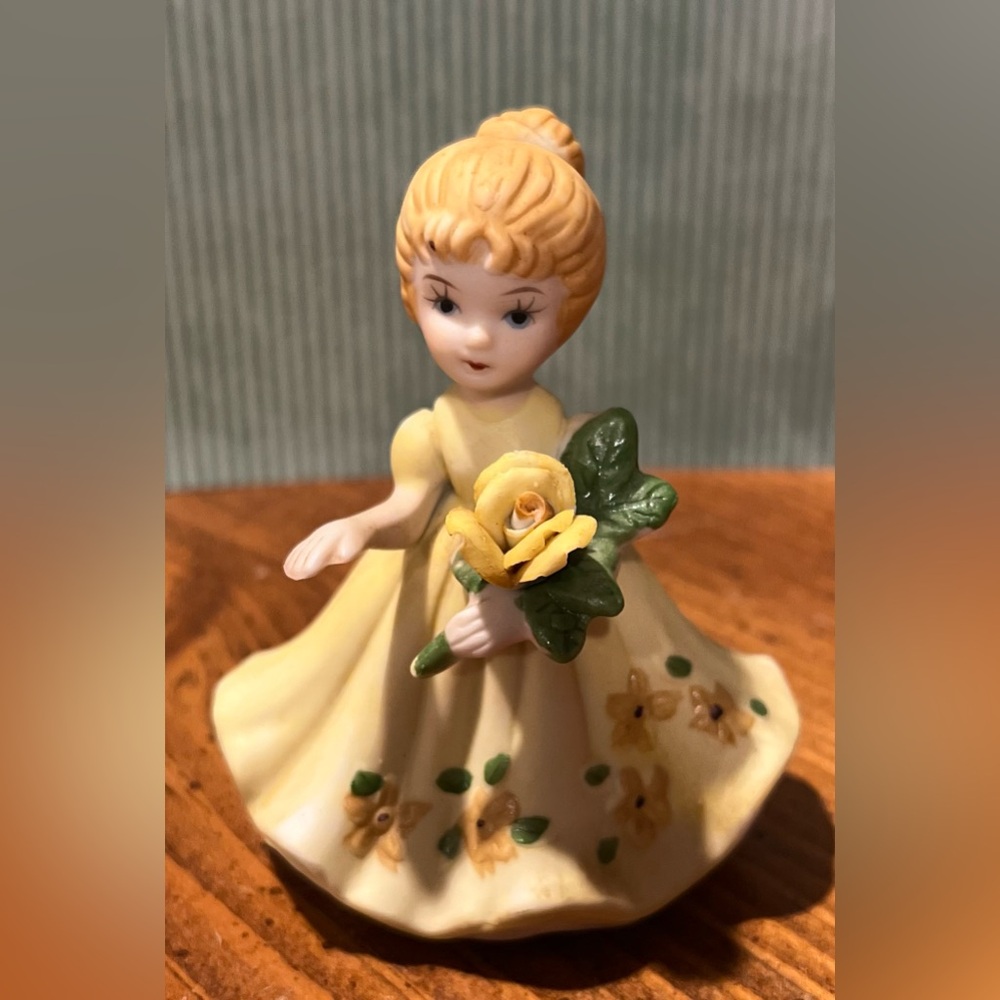 Vintage Figurine Woman Lady Yellow Flower Spring Ceramic Porcelain Taiwan